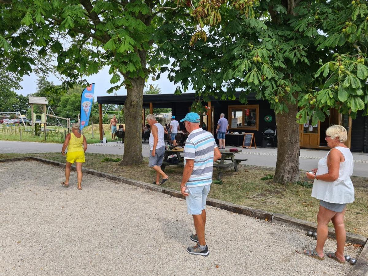 Chalet 550 Op Recreatiepark De Wielen Sint Maarten Bagian luar foto